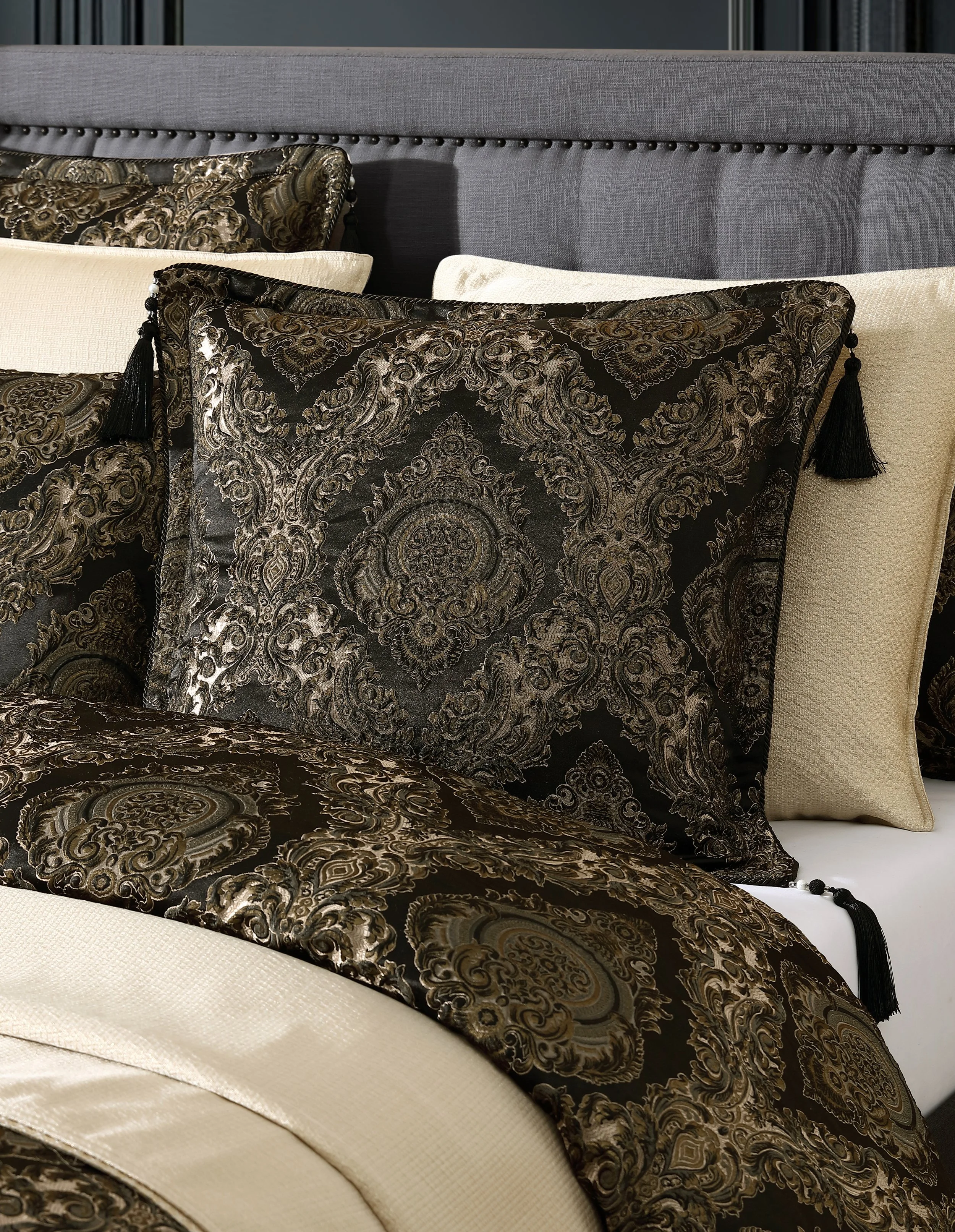 Davinci Chamonix Silver Quilt Cover Set — Davinci